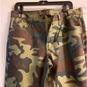Men’s Levi’s 541 Military Camouflage Jeans Size 33x32
